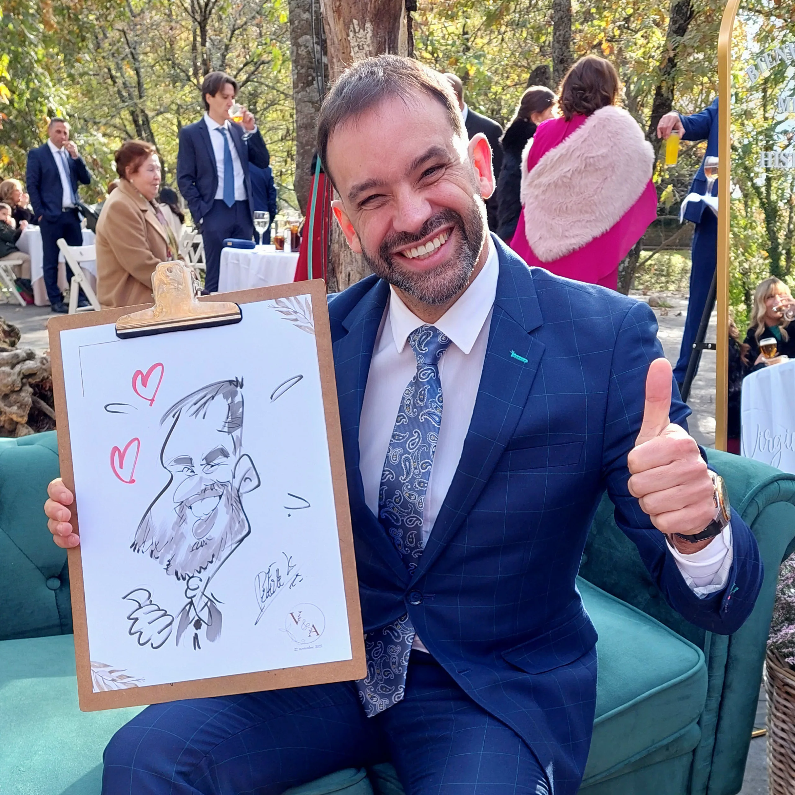 invitado boda sonriente cóctel jardín